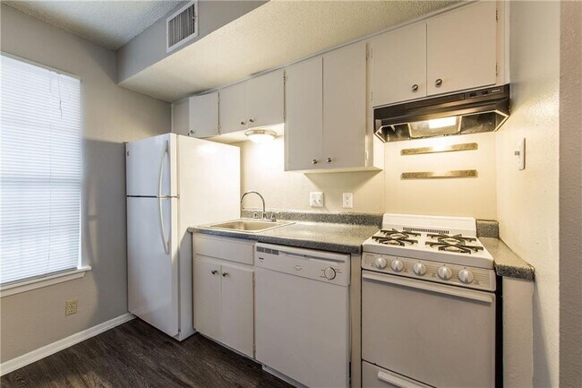 Building Photo - 3101 Tom Green St