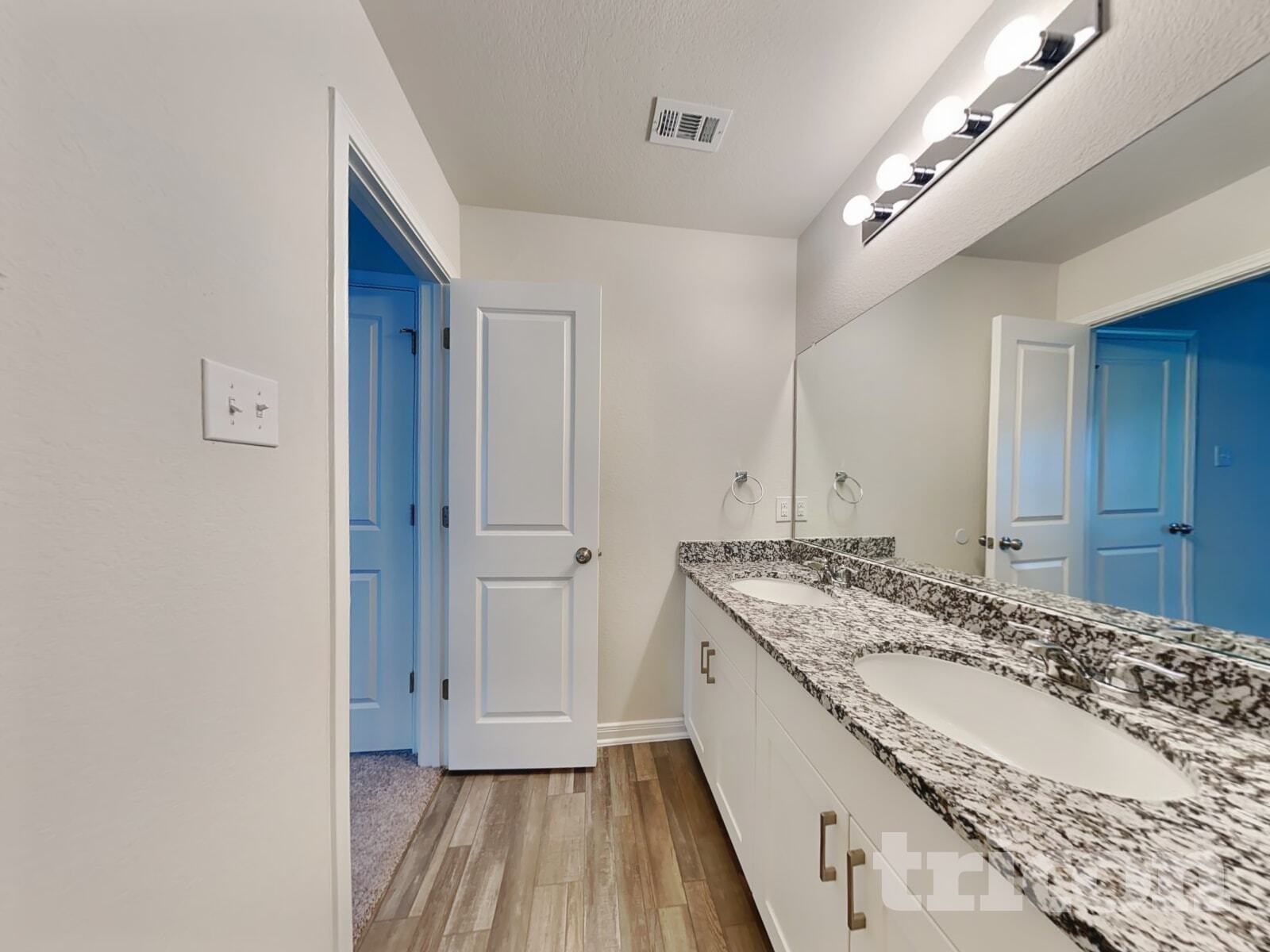Building Photo - 10126 Cerritos dr
