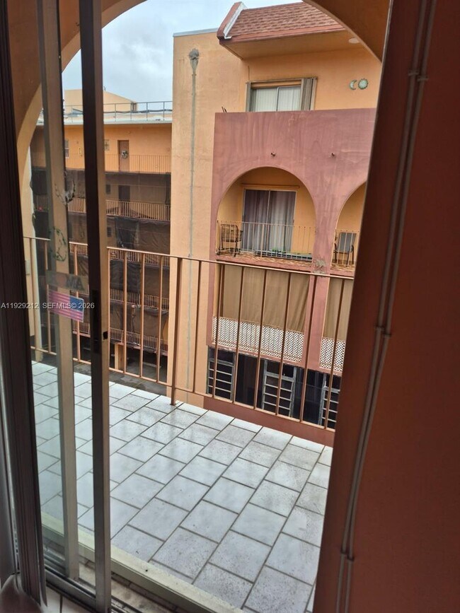 Building Photo - 440 E 23rd St