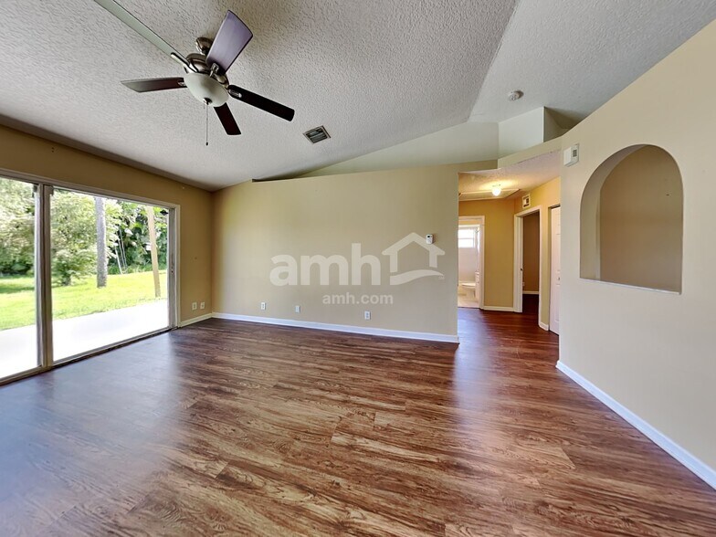 Building Photo - 2245 SW Savage Blvd