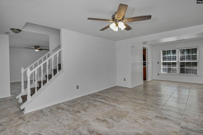 Building Photo - 220 N Donar Dr