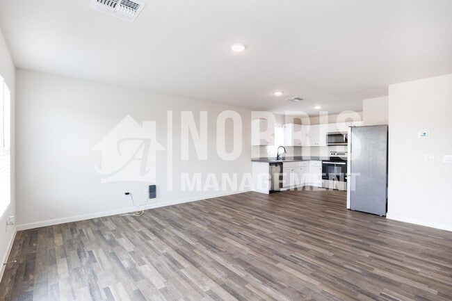 Building Photo - Beautiful New Home in Arizona City