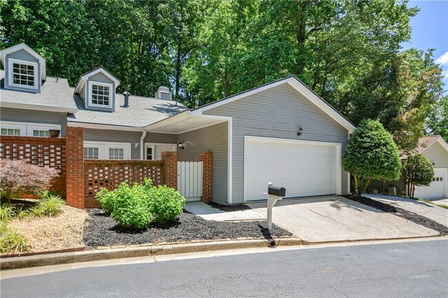 Building Photo - 2992 Crosswycke Forest Dr