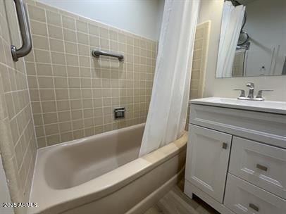 Building Photo - 2139 S La Rosa Dr