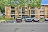 Building Photo - Charming 2/2 Spacious Condo with a Screened Balcony in the Highly Desired Dr. Phillips Area - Orl...