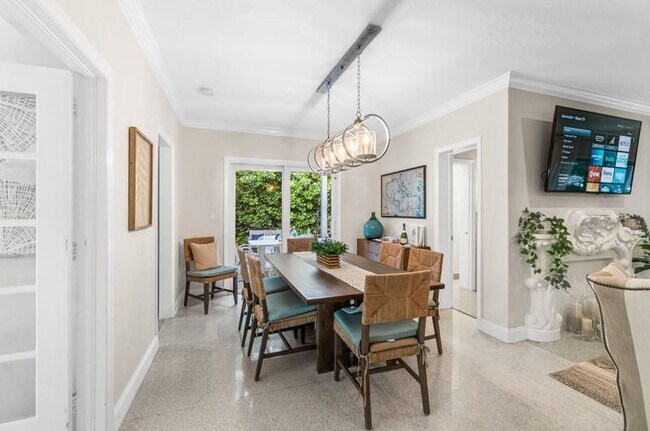 Building Photo - 3310 NE 18th St