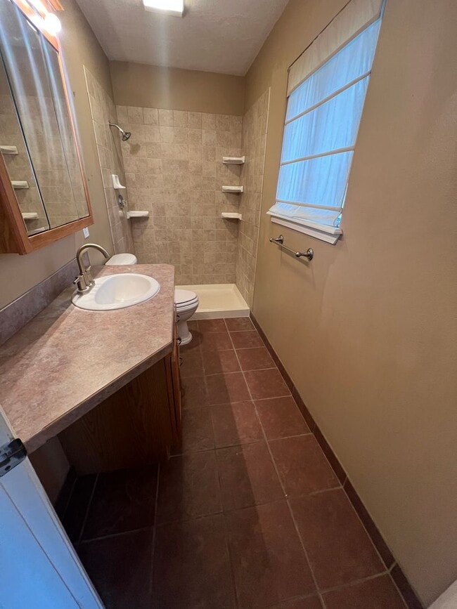 Building Photo - 3 Bedroom 3 Bathroom Highland area home.