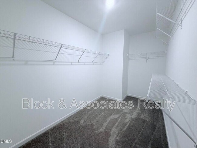Building Photo - 611 Contento Ct