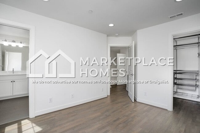 Building Photo - 23942 SE 45th Pl