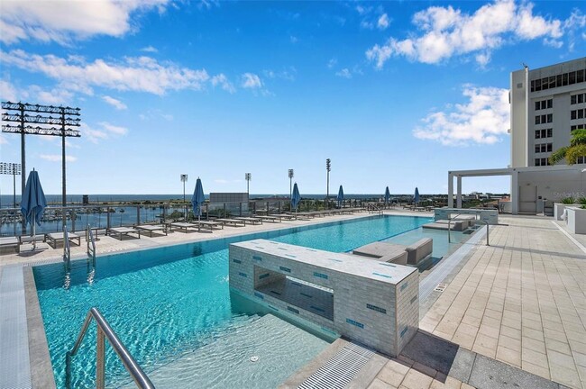 Building Photo - 301 1st St S