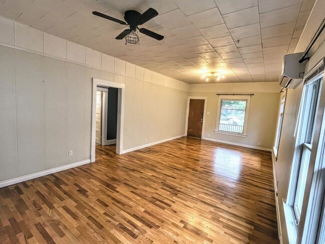 Building Photo - City Living, Cozy Vibes – Tacoma Retreat R...