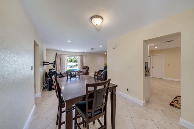 Building Photo - 9603 NW 67th Ct