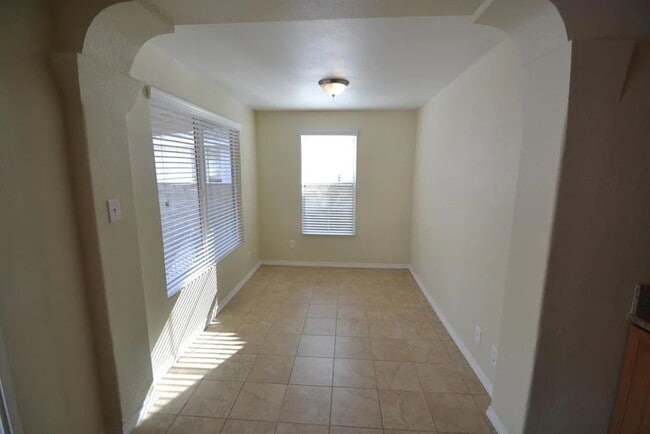 Building Photo - 10831 Rosecrans Ave