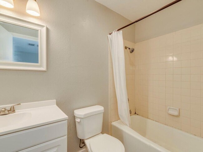 Building Photo - 9101 Japonica Ct