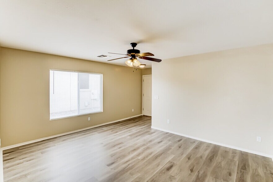 Building Photo - 1105 S 225th Ave