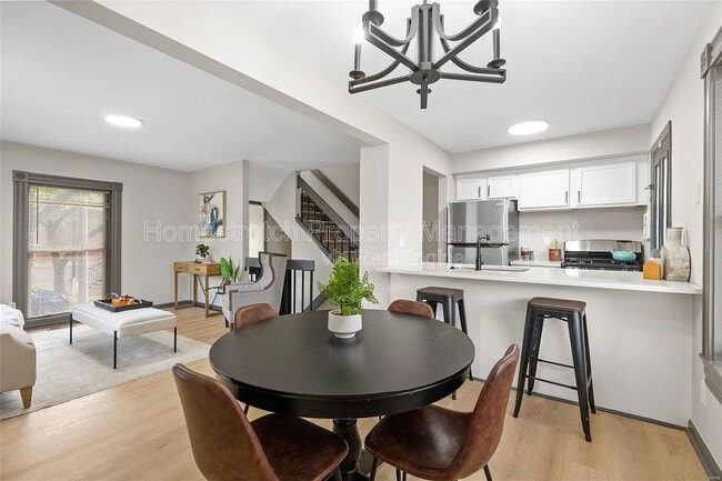 Building Photo - 1001 Lami St