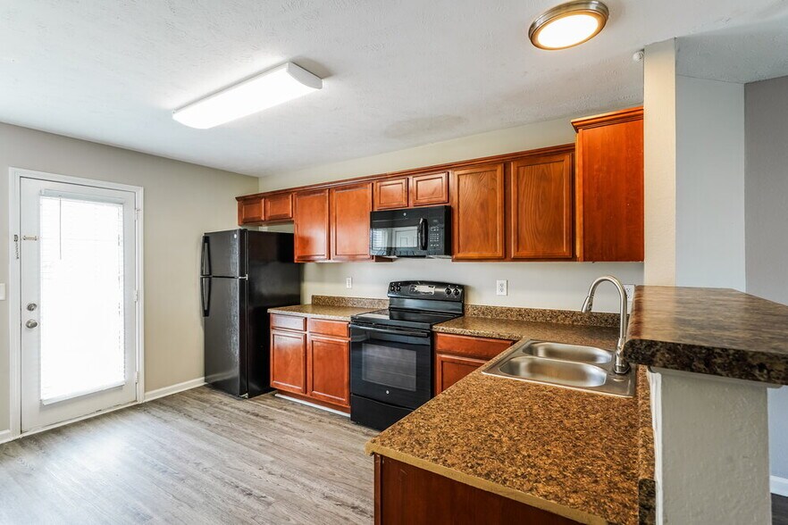 Building Photo - 8033 Logan Dr
