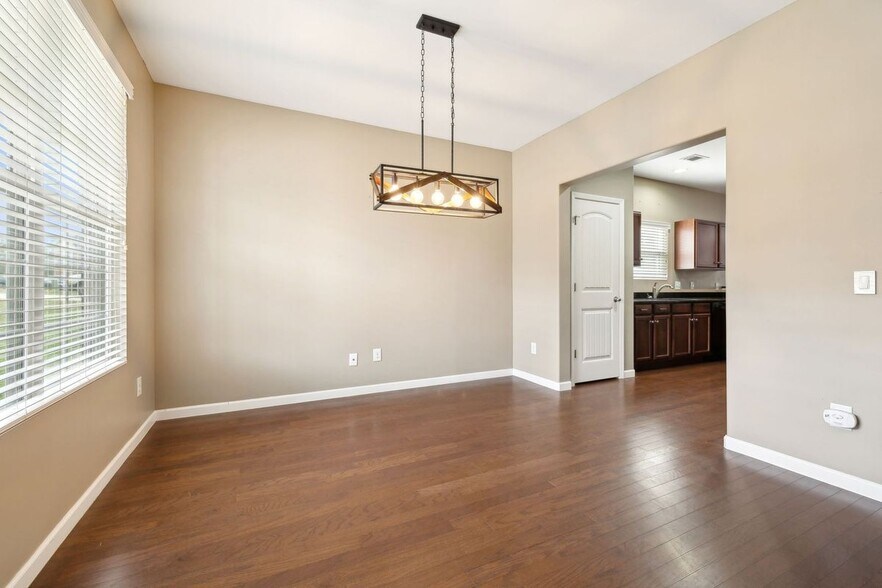 Building Photo - 3004 Bar Dr