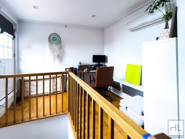 Building Photo - JAVA STREET / Greenpoint 2-Bed 2-Bath / Pe...