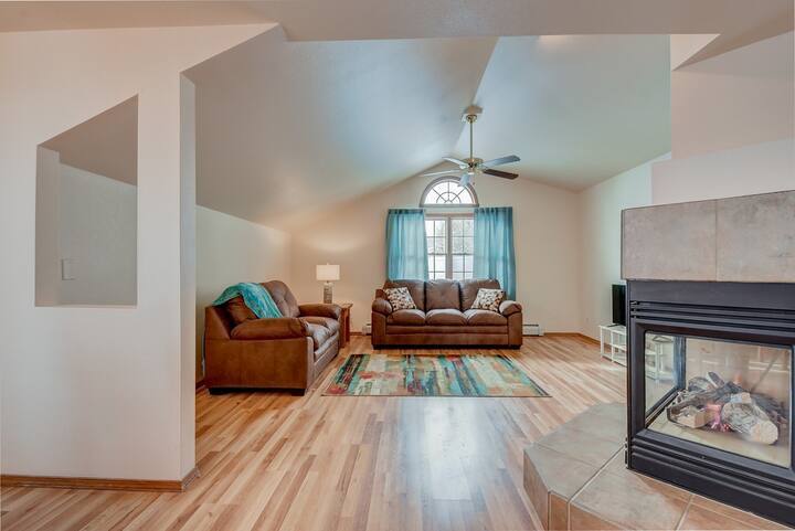 living room - 107 S 14th St