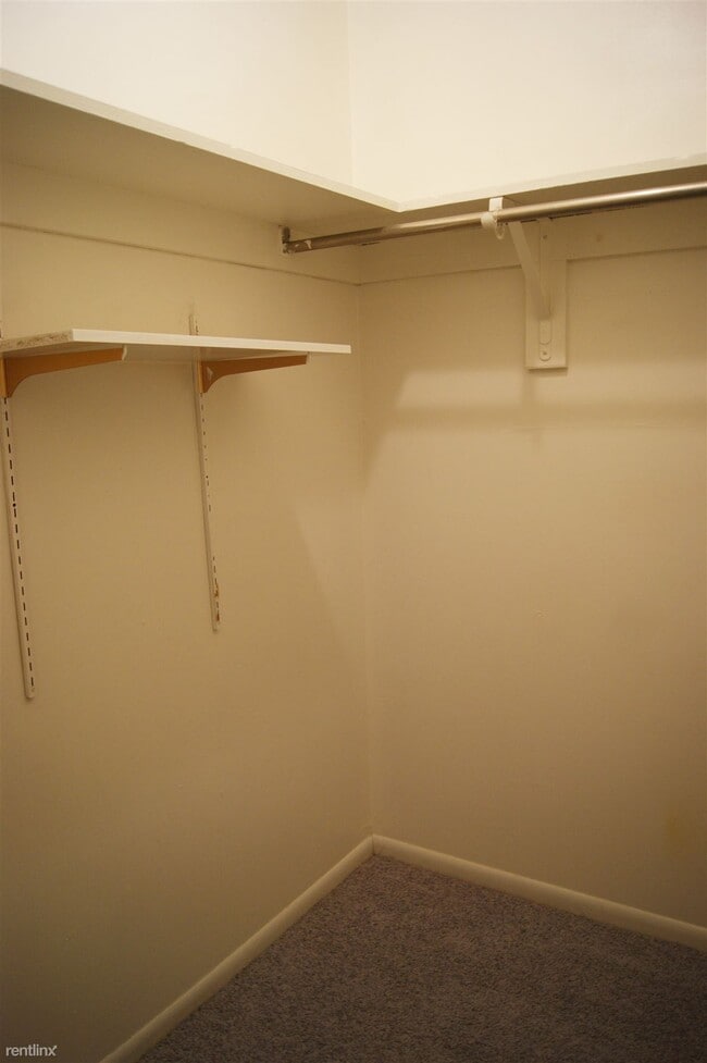 Building Photo - 2 br, 1 bath  - 14 Mountbatten Ct Apt 203