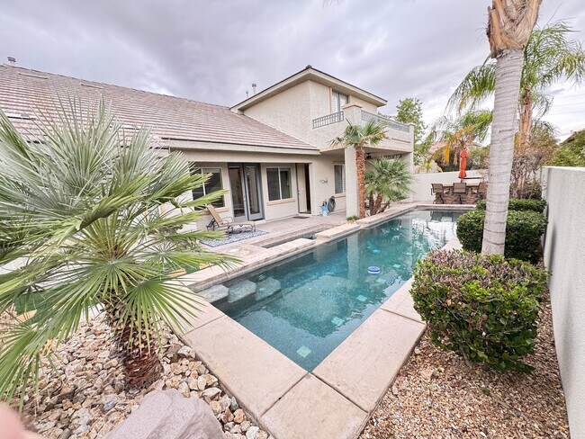Building Photo - Spacious 4 Bedroom Home with Private Pool!