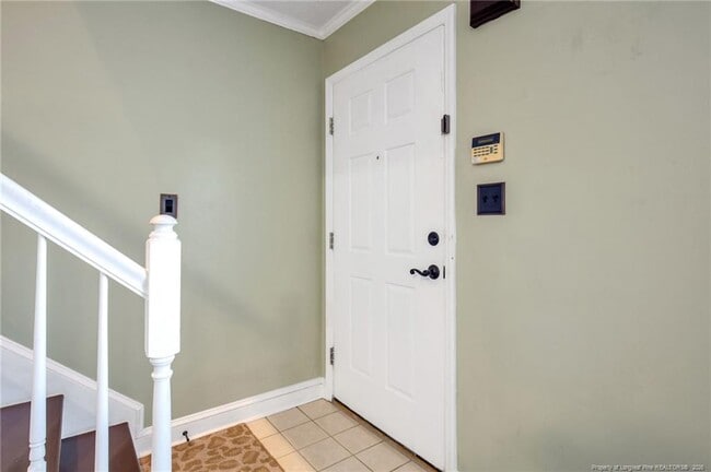 Building Photo - 425 Cityview Ln