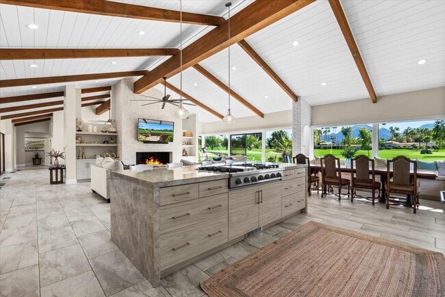 Building Photo - 48731 San Vicente St