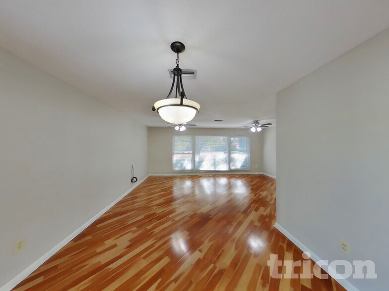 Building Photo - 1866 Belleair Rd