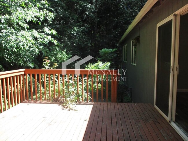 Building Photo - Beautiful 3 Bedroom, 1.75 Bathroom Welling...