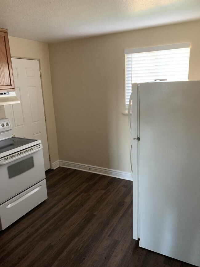Building Photo - Available August 10 | 1 Bed • 1 Bath • 620 Sq Ft