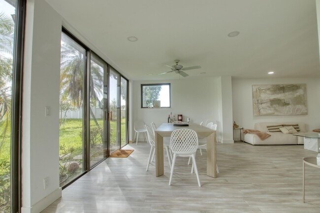 Building Photo - 4246 Deste Ct