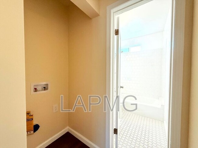 Building Photo - 4080-4084 Leimert Blvd