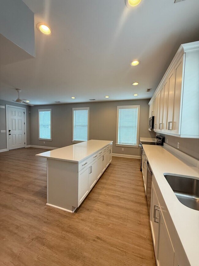 Building Photo - 9 Hanover St