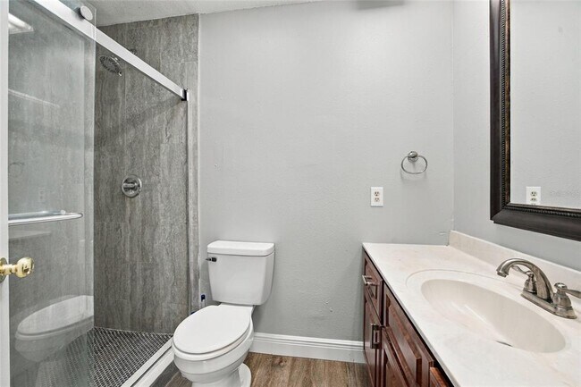Building Photo - 65 Pine Trce