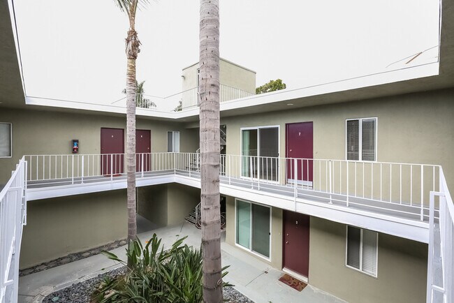 Building Photo - 2611 Ocean Ave