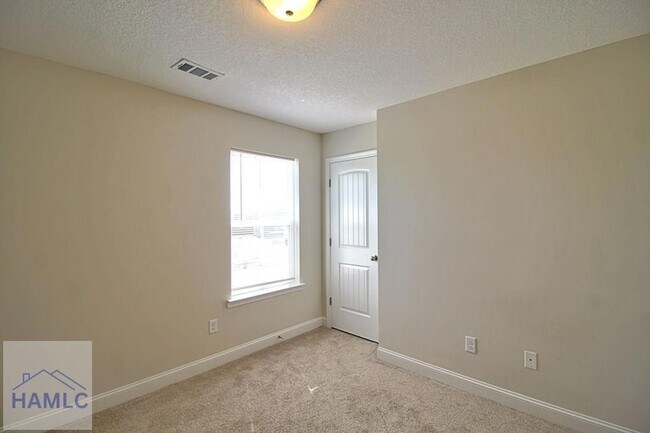 Building Photo - 180 Mcclelland Lp NE