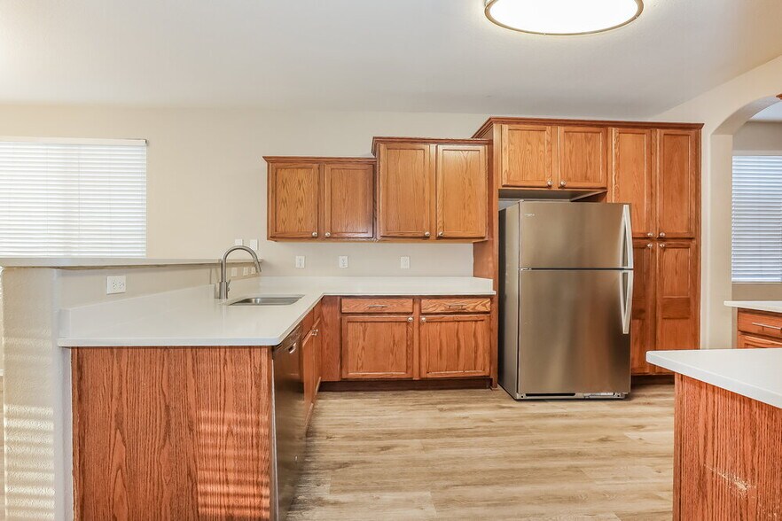 Building Photo - 6603 S 17th Ave