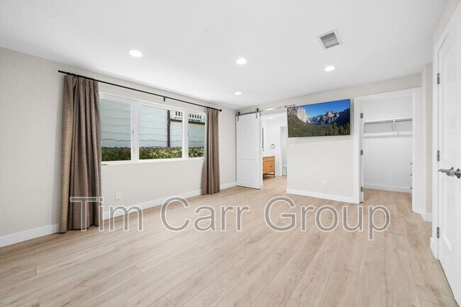 Building Photo - 112 S. Bayfront