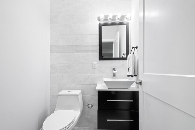 Building Photo - 114 Bleecker St