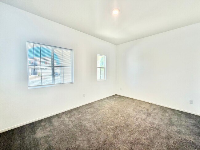 Building Photo - Cul-de-Sac Living in Sagewood | 4 Bed Home with INCLUDED Solar & RV Parking