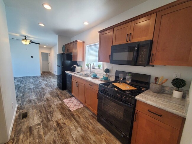 Building Photo - 4100 N Romero Rd