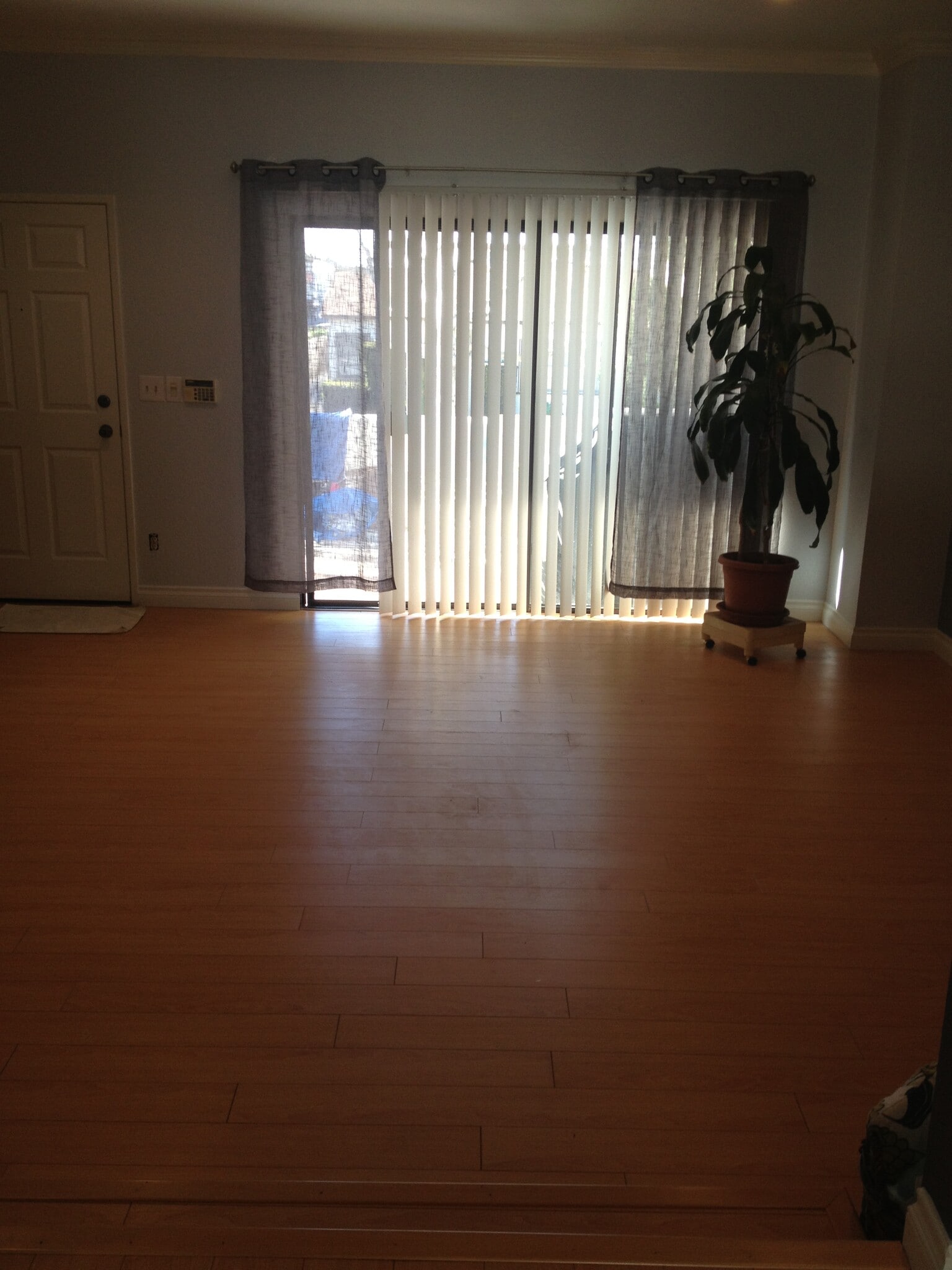 Large Living Room with west facing patio sliders - 15111 Freeman Ave