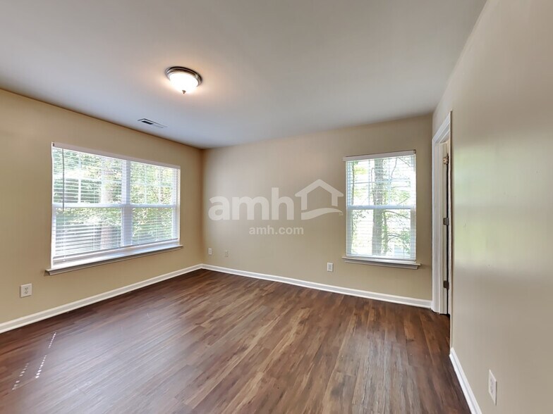 Building Photo - 1071 Heritage Manor Dr