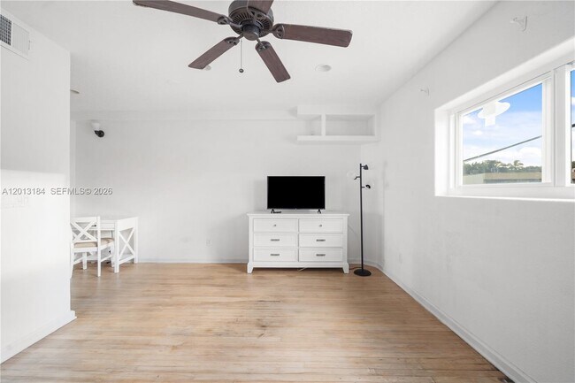 Building Photo - 905 Sunrise Ln