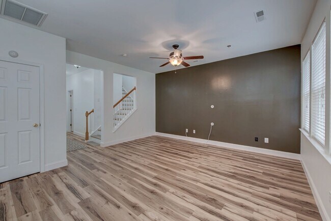 Building Photo - 208 Woodbrook Way