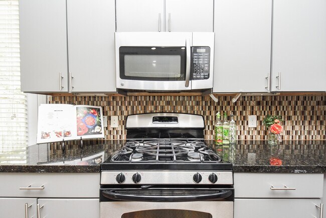 Building Photo - 71 Aventura Pl
