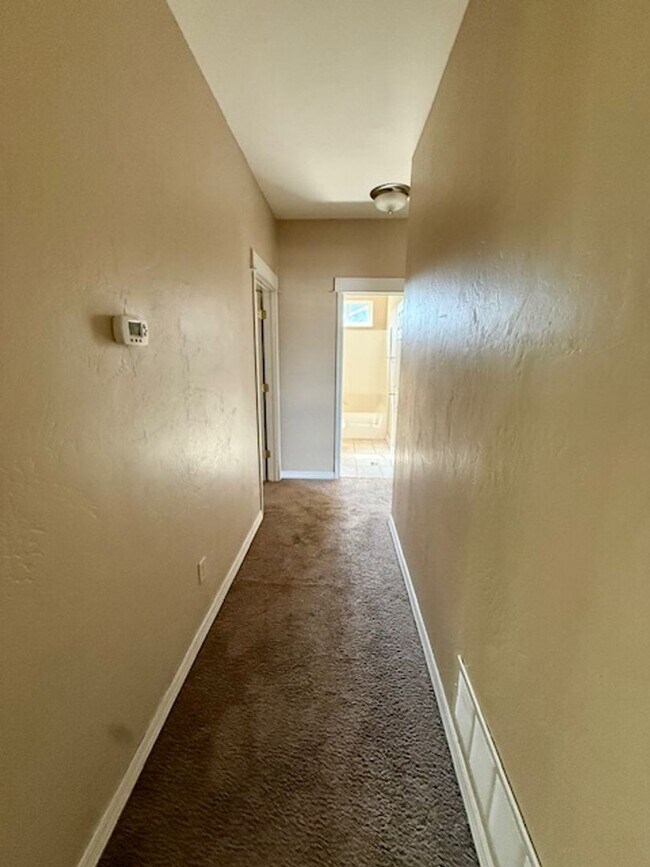 Building Photo - Beautiful 3 Bedroom 2 Bathroom House  **2 Weeks Free Rent**