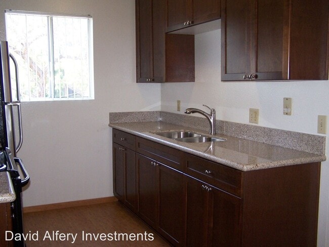 Building Photo - 4755-4757 Jessie Ave