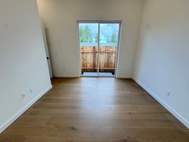 Building Photo - L0652-2